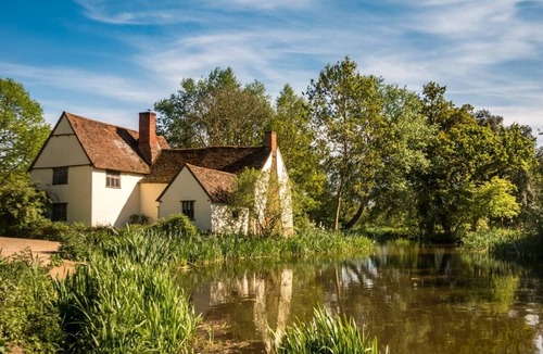Dedham Cottage | 3 Bed in Colchester (oc-94016)