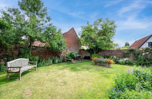 Hethel Cottage | 3 Bed in Shotesham All Saints (oc-2094)