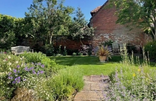 Hethel Cottage | 3 Bed in Shotesham All Saints (oc-2094)