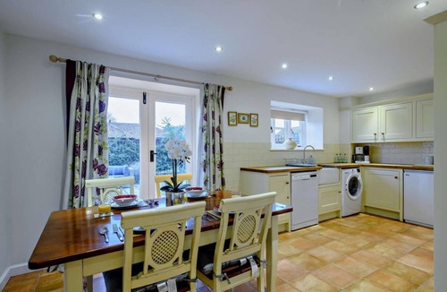 Hopton Cottage | 3 Bed in Lound (oc-t28303)