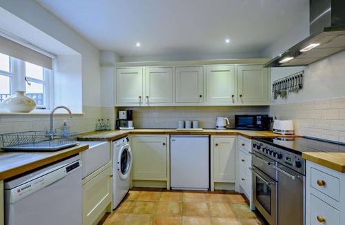 Hopton Cottage | 3 Bed in Lound (oc-t28303)