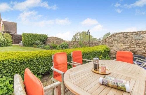 Cosford House | 3 Bed in Tong oc-t30724