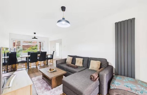 Reading House | 3-Bed Semi-Detached, Perfect for Work & Family