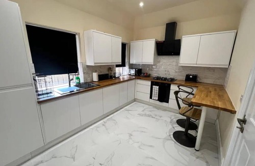 Glasgow House | 3 Bed - Sleeps 7 - Free Parking - Central Location