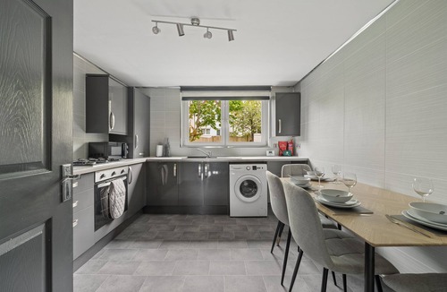 Glasgow Apartment | 3 bed snug apartment in Glasgow