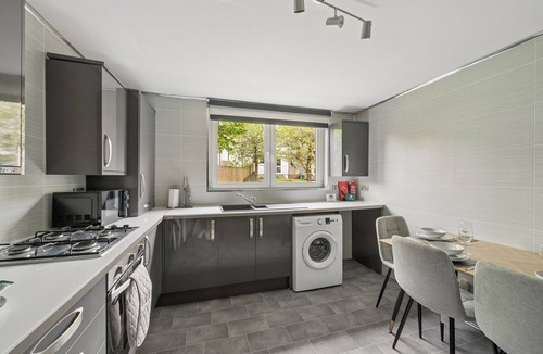 Glasgow Apartment | 3 bed snug apartment in Glasgow
