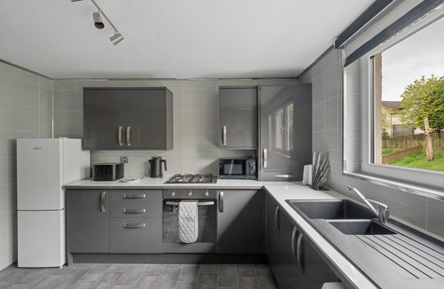Glasgow Apartment | 3 bed snug apartment in Glasgow