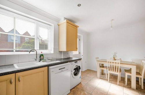 Ipswich House | 3 Bed Townhouse | Secure Parking | Sleeps 9