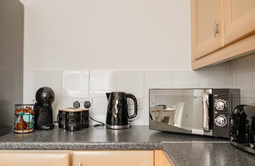 Ipswich House | 3 Bed Townhouse | Secure Parking | Sleeps 9