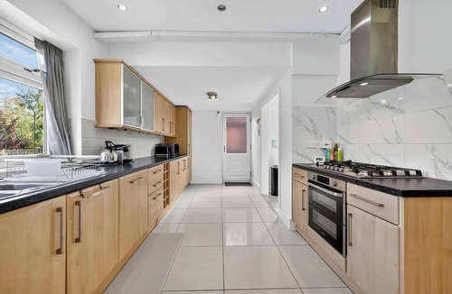 Offerton House | 3 Bed Wythenshawe Home | Free Parking
