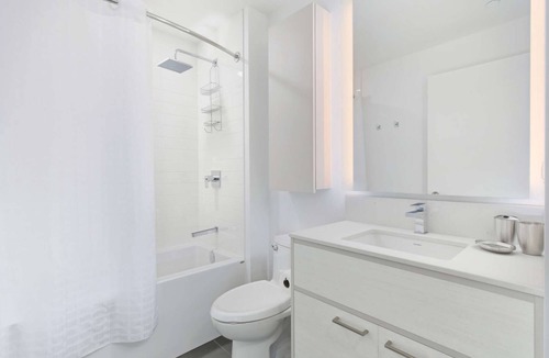 Bay Street Corridor Apartment | 3 Bedroom/2 Bathroom Suite