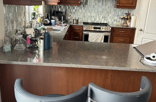 Byron House | 3 BEDROOM,3WASHROOM, LAUNDRY 4CAR PARKING,TREADMILL,NEAR TIM HORTONS & MCDONALDS
