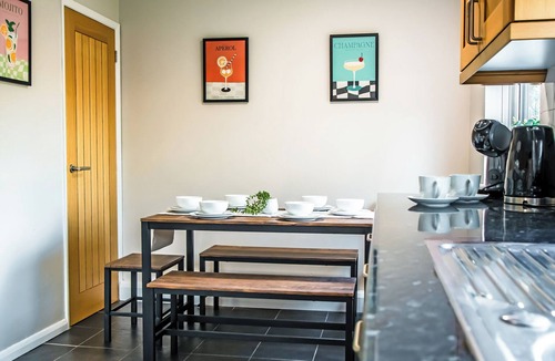 Bumble's Green Apartment | 3 bedroom accommodation in Sewardstone