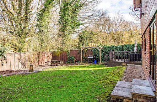 Bumble's Green Apartment | 3 bedroom accommodation in Sewardstone