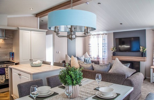 Hoddesdon Ski Chalet | 3 bedroom accommodation in Hoddesdon