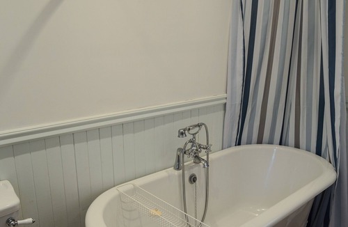 Lochinver Cottage | 3 bedroom accommodation in Lochinver, near Baddidarach