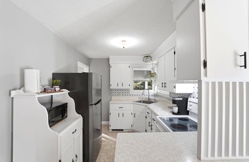 Elmira House | 3-bedroom estate in beautiful Elmira with air conditioning