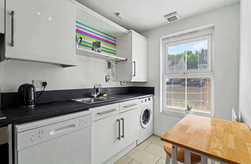 Cambuslang House | 3 Bedroom Family Home in Peaceful Neighbourhood