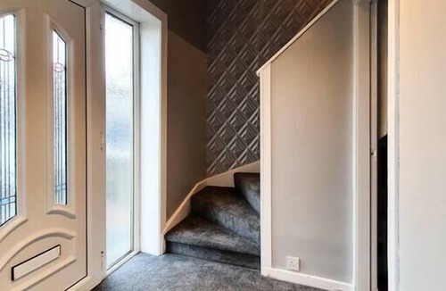 Dunfermline House | 3 bedroom house Amazon M90 Dunfermline Edinburgh