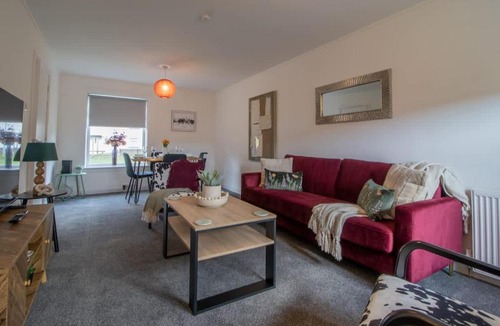 Airth House | 3 Bedroom house in Cumbernauld with walk in shower