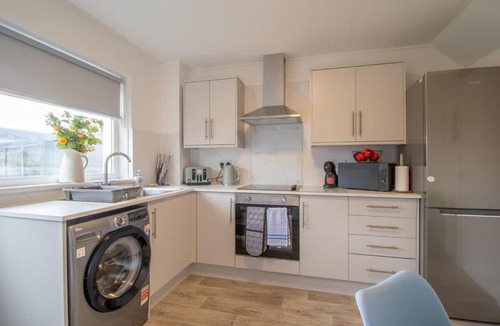 Airth House | 3 Bedroom house in Cumbernauld with walk in shower