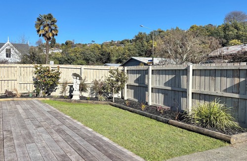 Nelson South House | 3-bedroom house with sunny deck & gardens close to beach, city centre & hospital