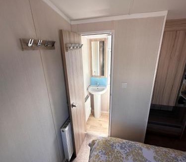 Glasgow Apartment | 3-Bedroom Swift Caravan - Located in Uddingston, Glasgow at Maryville Caravan Site