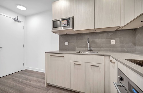 Toronto House | 3-bedroom townhome in nice, quiet Toronto area, also with AC,stairs and bike!