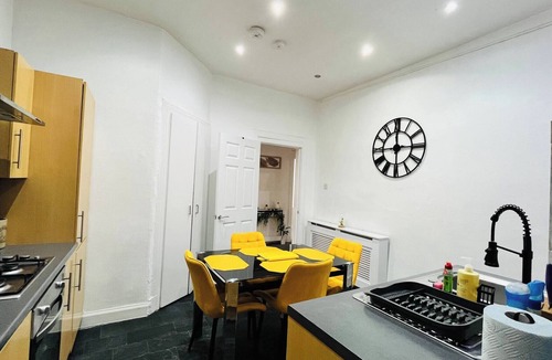 Cowdenbeath Condo | 3 Bedrooms Apartment Self Check In Free Parking