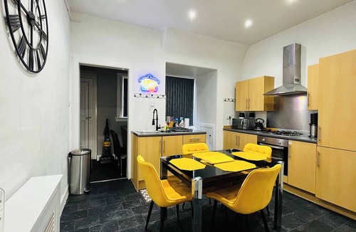 Cowdenbeath Condo | 3 Bedrooms Apartment Self Check In Free Parking