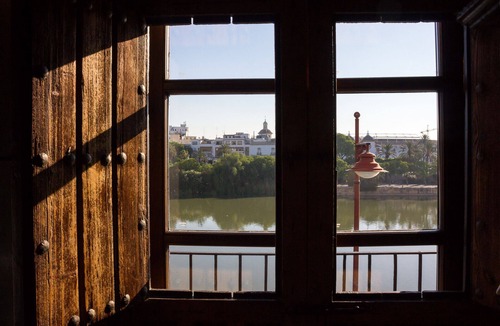 Triana House | 3 bedrooms, private terrace, river views