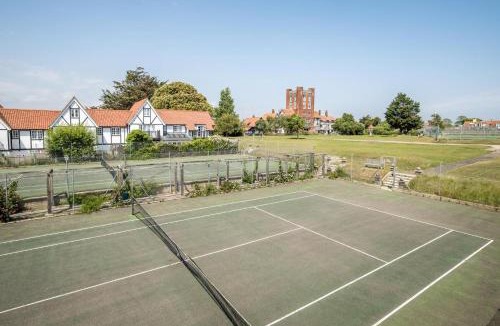 Thorpeness House | 3 Bell Lodge - near Thorpeness Country Club and the beach - Aldeburgh Coastal Cottages