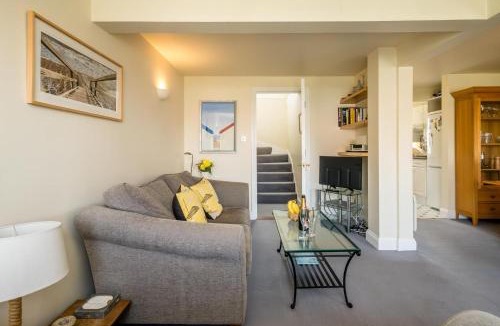 Thorpeness House | 3 Bell Lodge - near Thorpeness Country Club and the beach - Aldeburgh Coastal Cottages