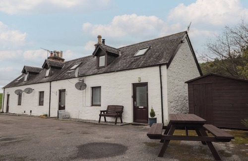 Contin Cottage | 3 BRUAICH COTTAGES, romantic, with open fire in Strathpeffer