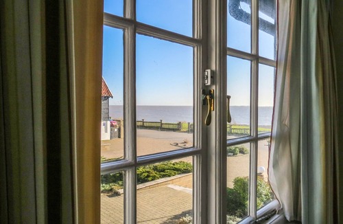 Thorpeness Apartment | 3 Ogilvie Lodge - sleeps 4 guests in 2 bedrooms