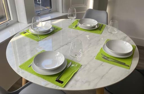 Paisley Apartment | 3 Smithhills Paisley central spacious sleeps 4