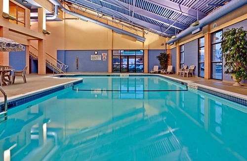 Sheridan Hotel | 3-Star Hotel ∙ Holiday Inn Express & Suites Mississauga-Toronto Southwest, an IHG Hotel