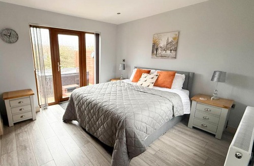 Fitling House | 32 Cherry-Lodge-Tranquil-Hot Tub-Fishing Lake-7m to beach