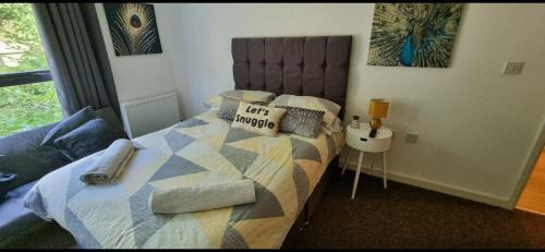 Brentwood Apartment | 360 Serviced Accommodations - Brentwood 2 Bedroom Executive Apartment with Secure Parking