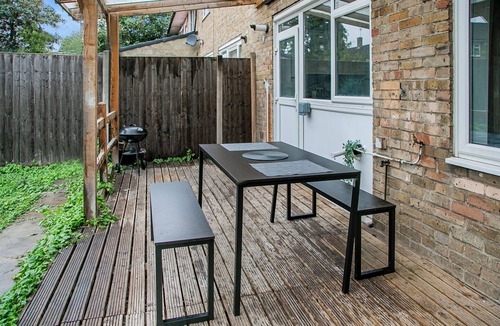 Abbey Wood House | 3bed House Abbey wood/Sleeps 8/Elizabeth Line/Free parking/pet friendly