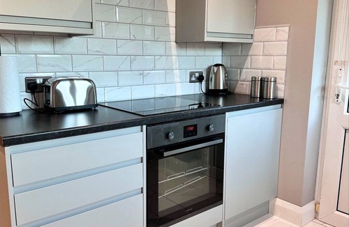 Brentwood House | 3Bed Luxury Home with Free Parking, 22 mins to Liverpool street central london