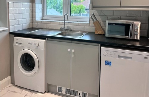 Brentwood House | 3Bed Luxury Home with Free Parking, 22 mins to Liverpool street central london