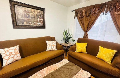 Niagara Falls House | 3Bedroom house - 5 to 10 Mins Walk to Falls!