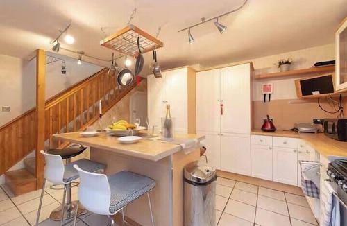 Custom House House | 3bedroom Sleeps8 Parking FamilyFriendly NearExcel