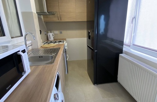 Thurnscoe House | 3bedroom spacious holiday home, modern and comfortable with essential appliances