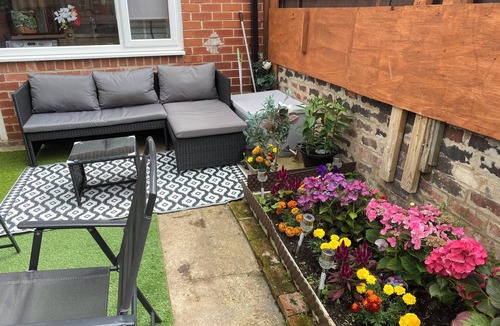 Thurnscoe House | 3bedroom spacious holiday home, modern and comfortable with essential appliances