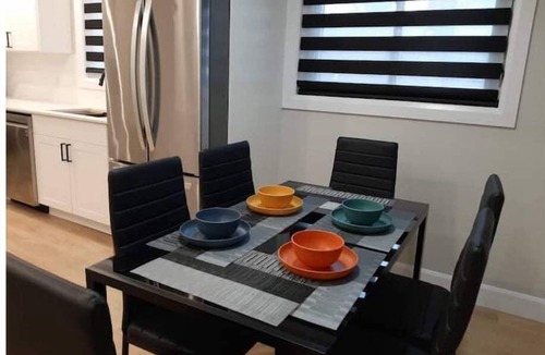 Peterborough House | 3BR Bungalow - North-Central Peterborough - Sleeps 8 - Modern Renovated Home