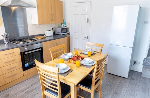 Rotherham House | 3BR Contractor House Great Location Meadowhall Rd