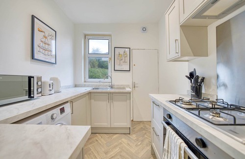 North West Apartment | 3BR Flat Near Maryhill Park & West End Parking