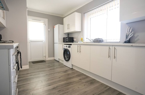 Wishaw House | 3BR House By Caledonia Luxe Stays Wishaw | Sleeps7